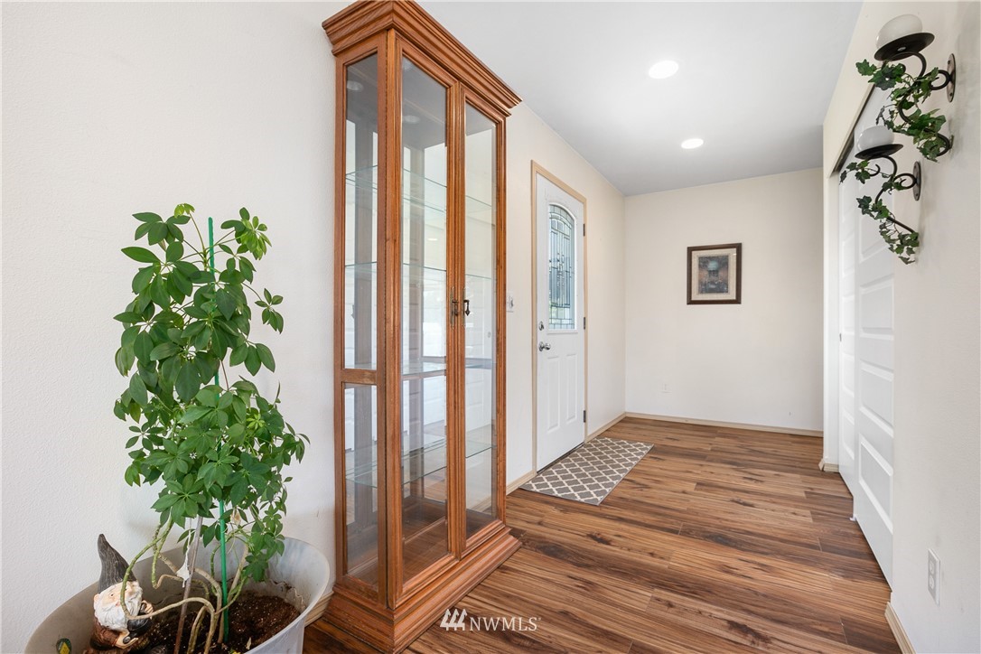 10428 Grove Road Southeast Yelm, WA 98597 - Photo 4 of 39 Gallery Image 4