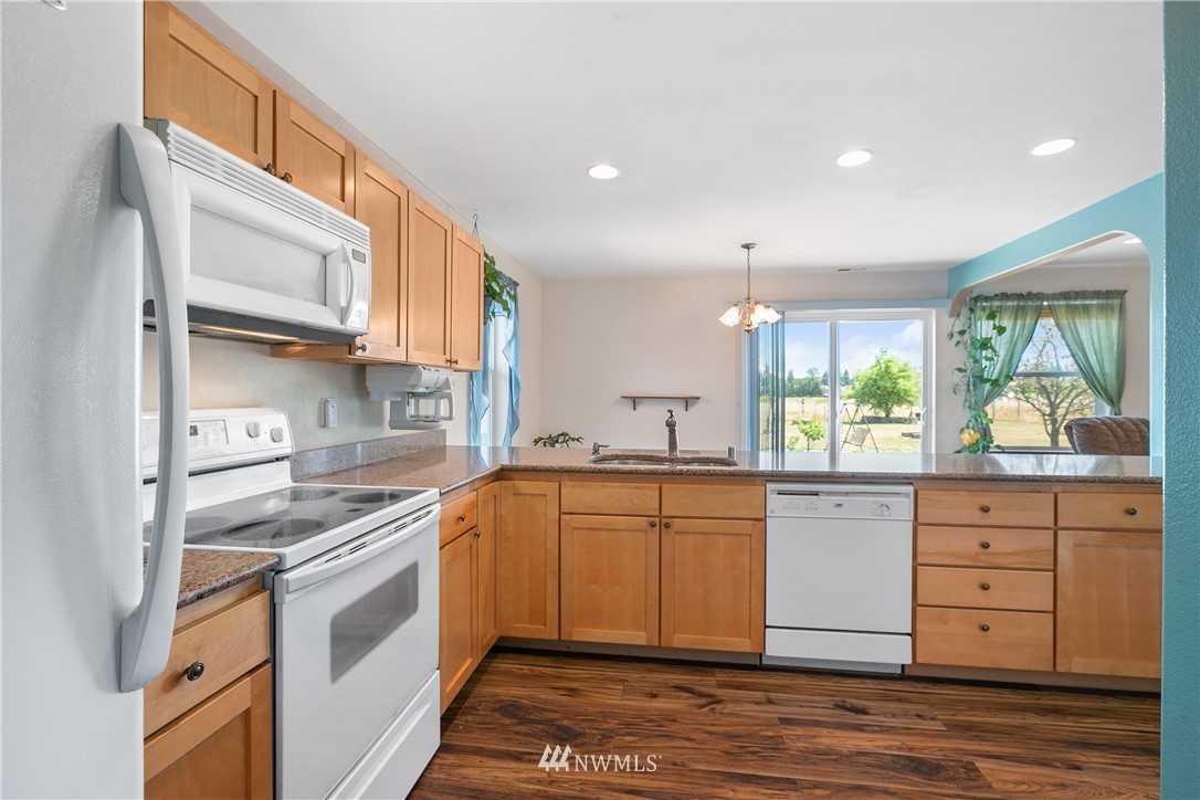 10428 Grove Road Southeast Yelm, WA 98597 - Photo 9 of 39 Gallery Image 9