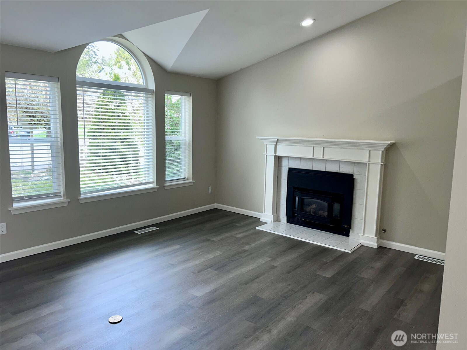 28016 231st Place Southeast Maple Valley, WA 98038 - Photo 3 of 31