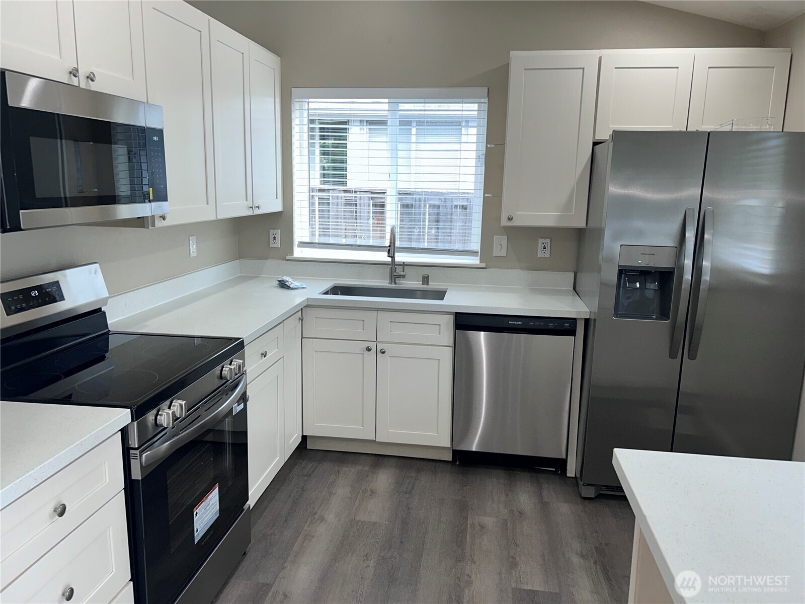28016 231st Place Southeast Maple Valley, WA 98038 - Photo 4 of 31