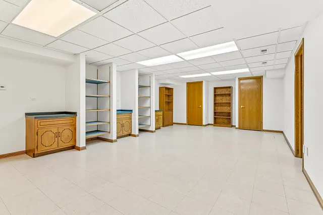 a view of a livingroom with furniture