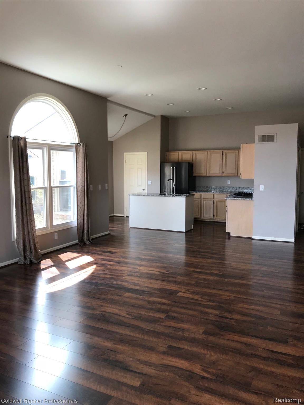 650 Summit Ridge Drive, Unit 22 Milford, MI 48381 - Photo 11 of 32 Great Room