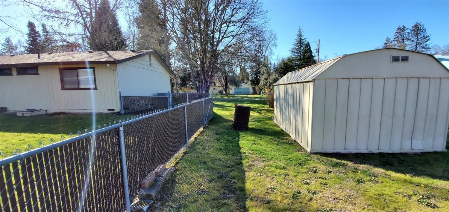 1060 West Harbeck Road Grants Pass, OR 97527 - Photo 11 of 28 Additional Photo