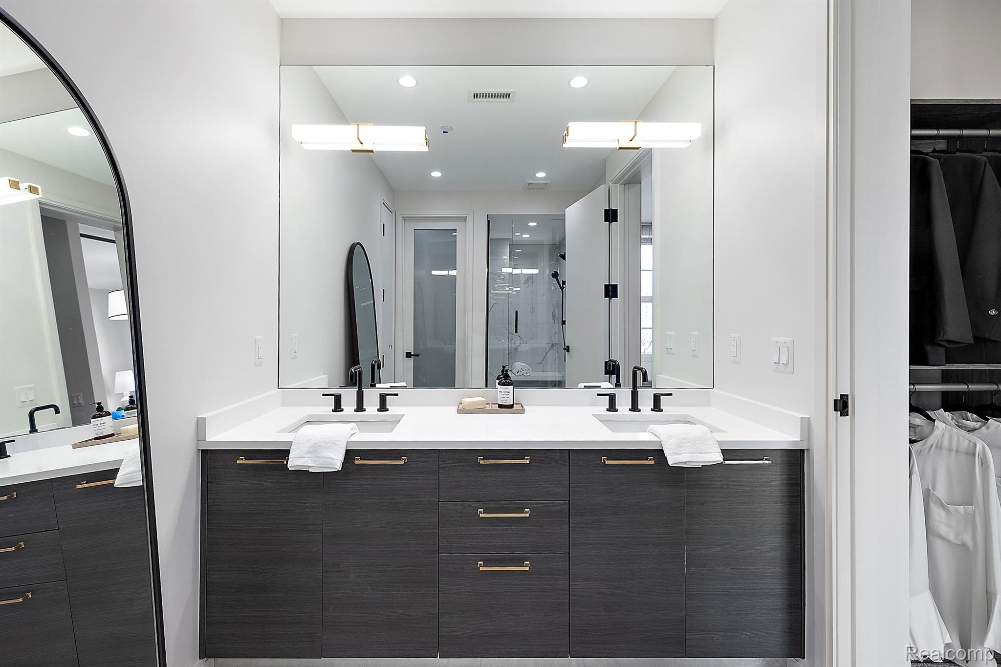 2051 Villa Road, Unit 201 Birmingham, MI 48009 - Photo 18 of 39 Gallery Image 18