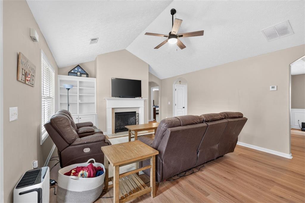 1429 Silvergate Way Winder, GA 30680 - Photo 5 of 33