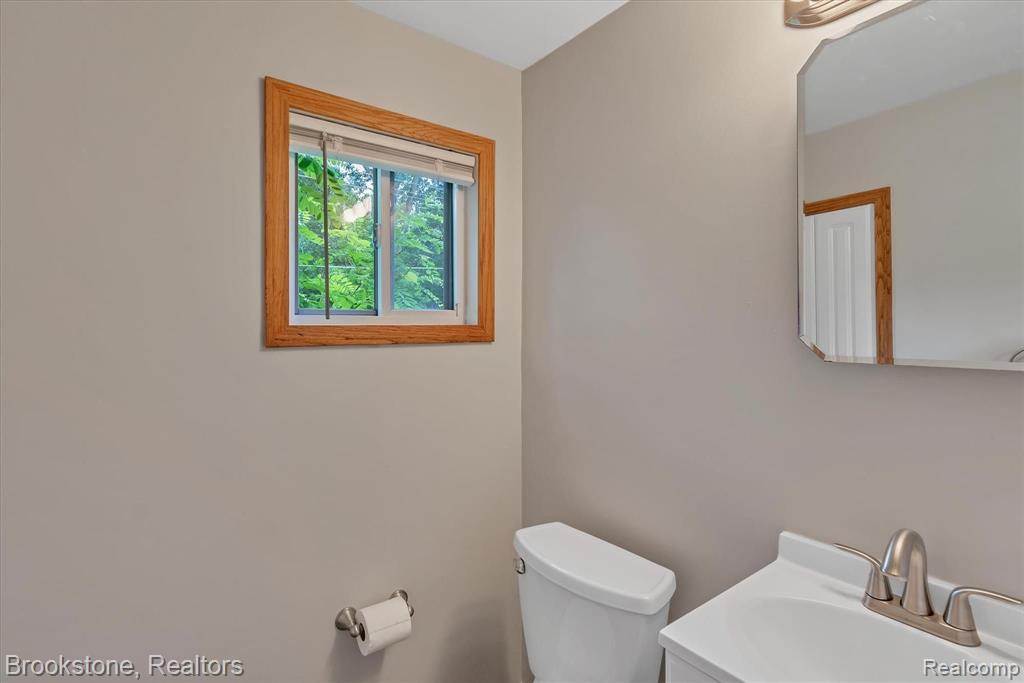 21038 Gill Road Farmington Hills, MI 48335 - Photo 11 of 25