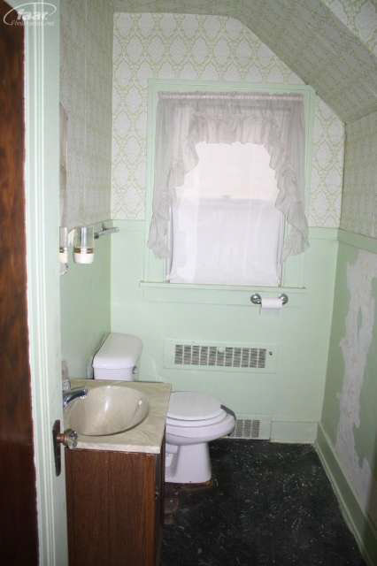 1041 North Graham Road Flint, MI 48532 - Photo 5 of 12 20132026-4.JPG