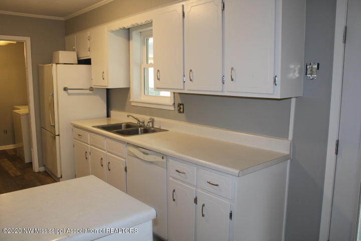 2210 Red Lake Road Marks, MS 38646 - Photo 10 of 35 2210 RED LAKE - APPLIANCES 2
