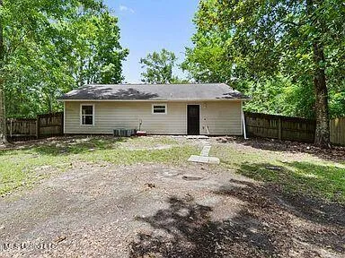 $1,800 | 8725 Elm Avenue, Ocean Springs, MS 39564