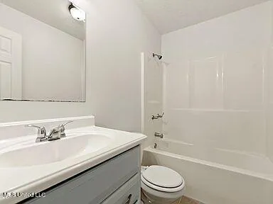 $1,800 | 8725 Elm Avenue, Ocean Springs, MS 39564