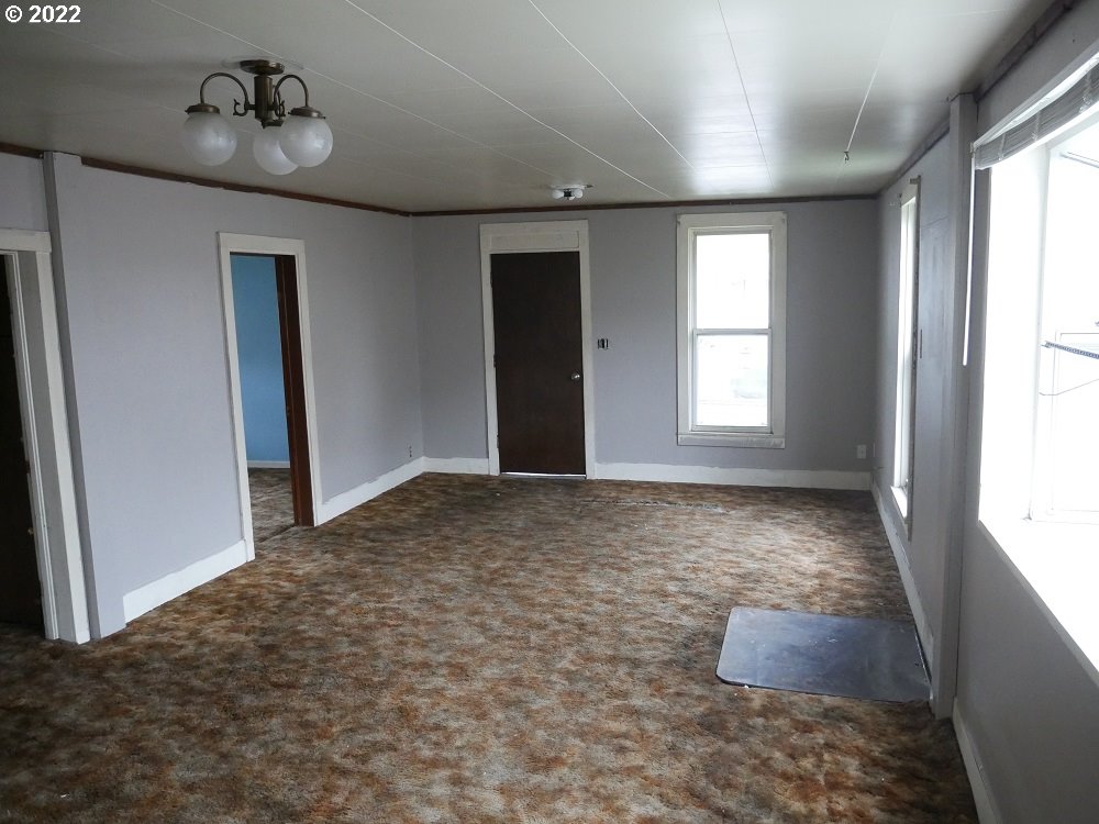 628 Southwest 4th Street Pendleton, OR 97801 - Photo 8 of 15 a view of empty room with windows
