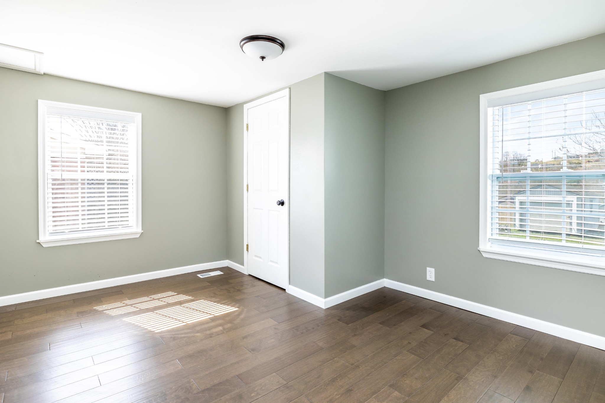 804 Spring Street Philadelphia, TN 37846 - Photo 21 of 33 an empty room with wooden floor and windows