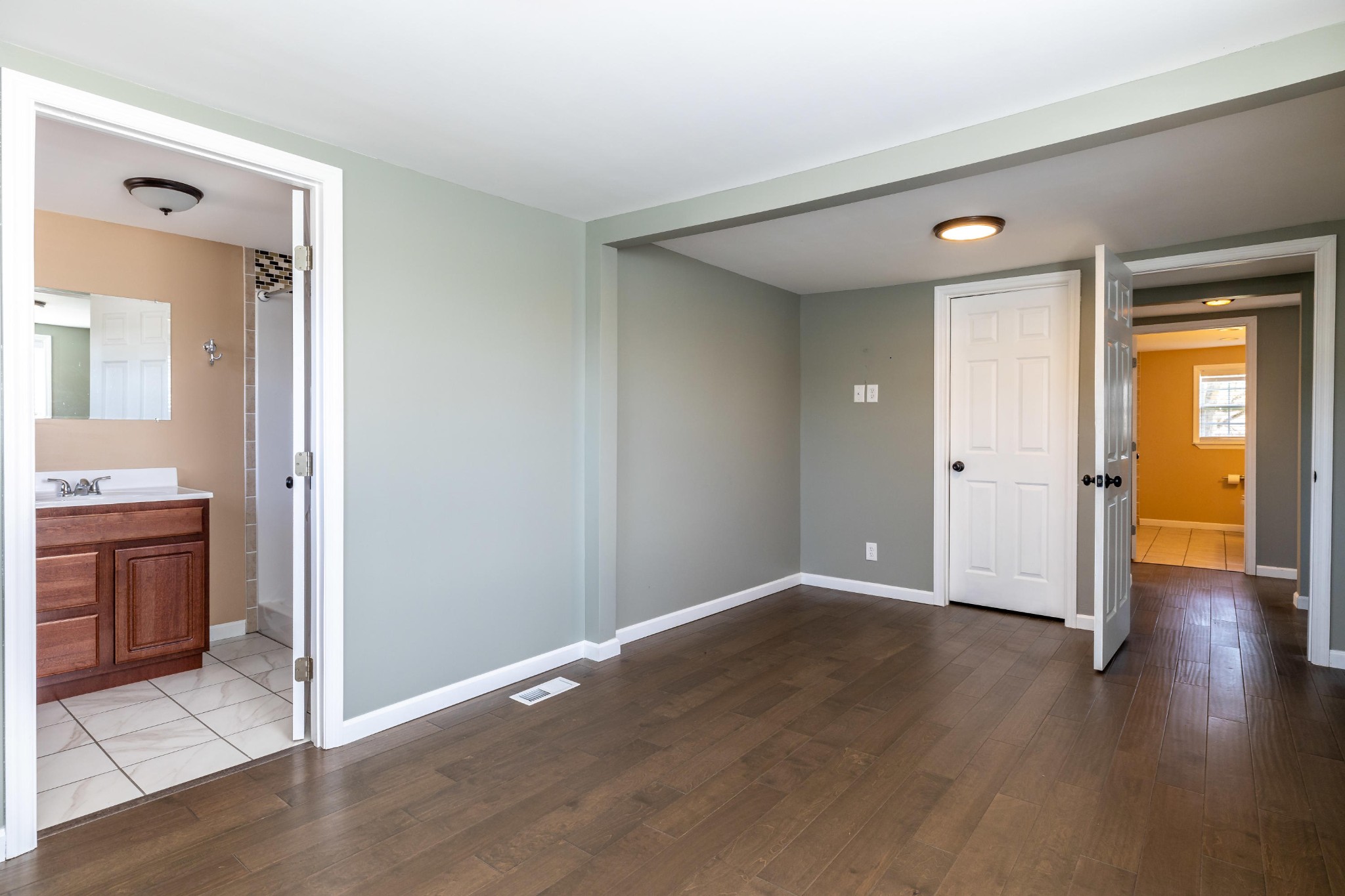 804 Spring Street Philadelphia, TN 37846 - Photo 23 of 33 an empty room with a bathroom and a sink