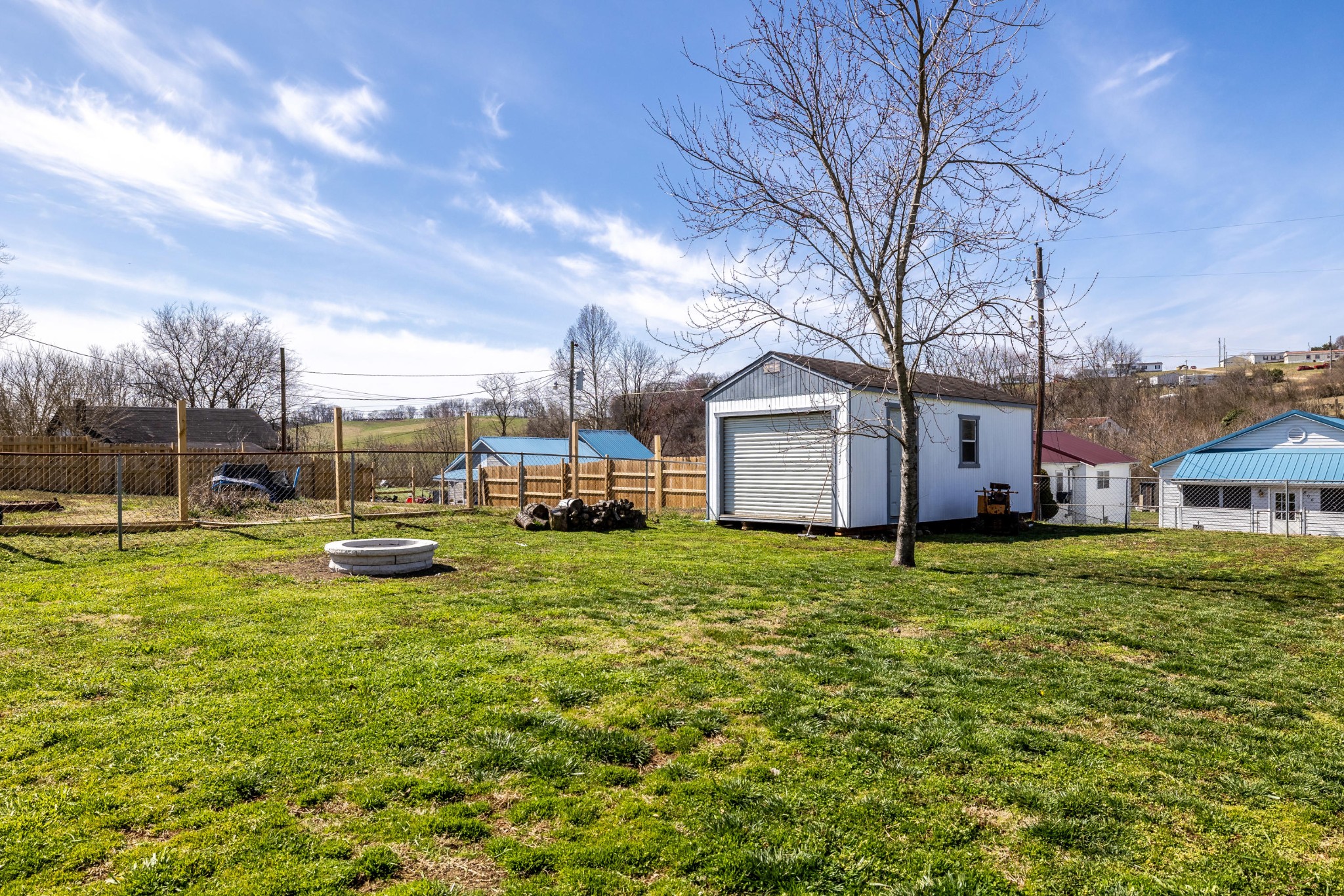 804 Spring Street Philadelphia, TN 37846 - Photo 31 of 33 a backyard of a house with table and chairs