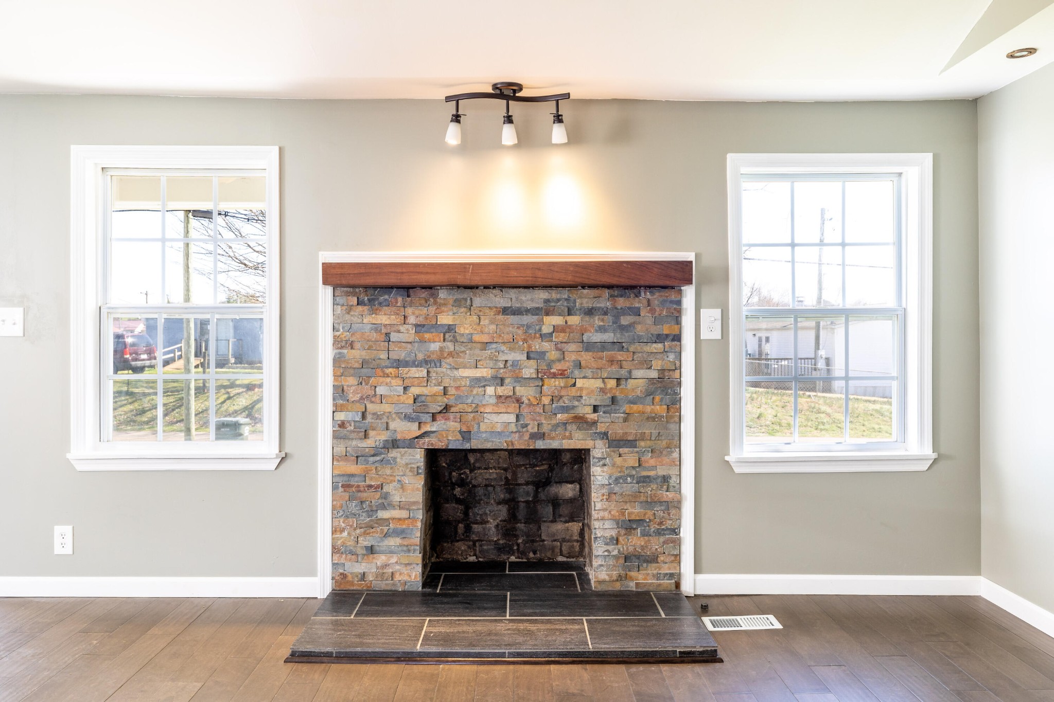 804 Spring Street Philadelphia, TN 37846 - Photo 6 of 33 a living room with fireplace and a fireplace