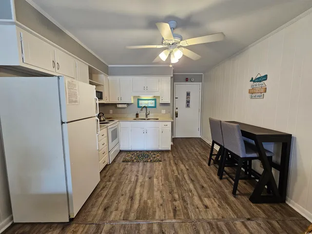 $1,250 | 401 North Hillside Drive, Unit 3M, North Myrtle Beach, SC 29582