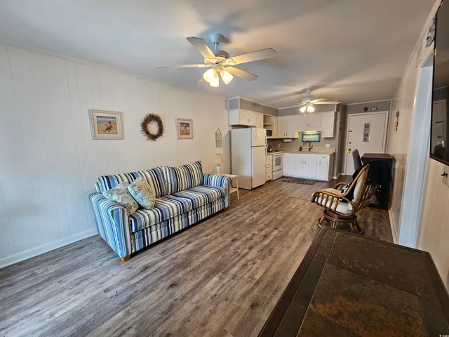 $1,250 | 401 North Hillside Drive, Unit 3M, North Myrtle Beach, SC 29582