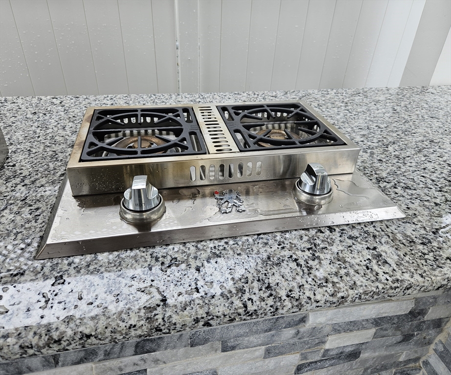 33 Barclay Street Fall River, MA 02724 - Photo 5 of 37