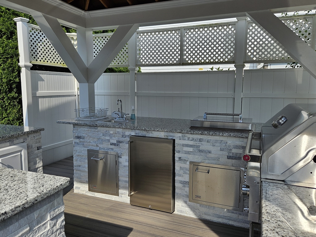 33 Barclay Street Fall River, MA 02724 - Photo 9 of 37