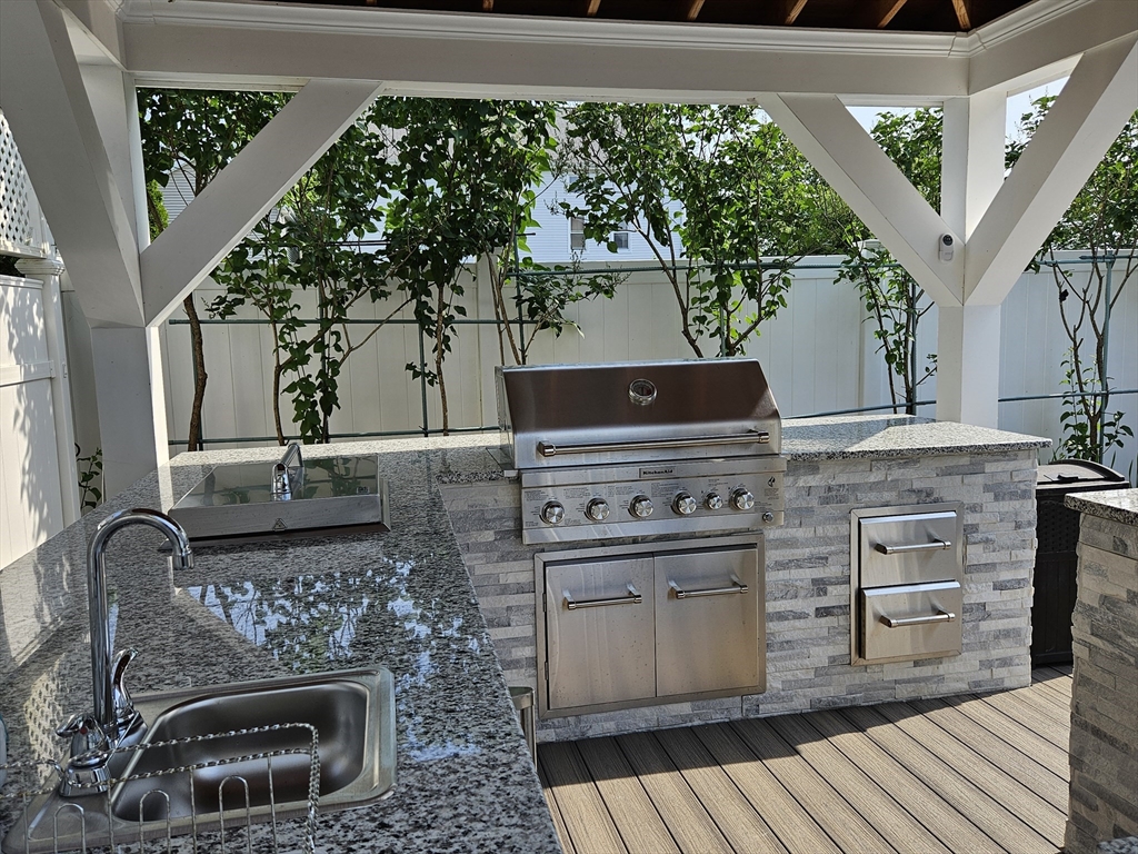 33 Barclay Street Fall River, MA 02724 - Photo 10 of 37