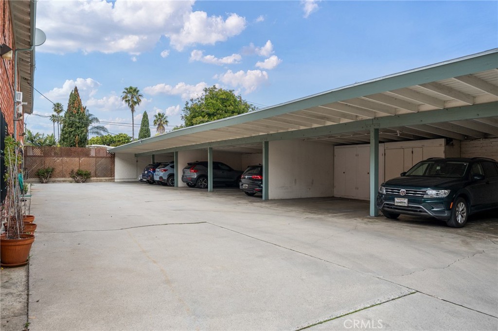 2025 Cloverfield Boulevard, Unit C Santa Monica, CA 90404 - Photo 30 of 36 a view of a car garage