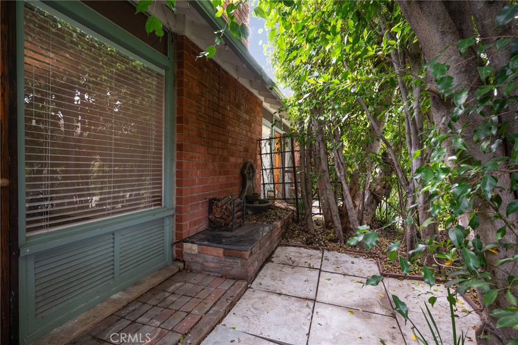 2025 Cloverfield Boulevard, Unit C Santa Monica, CA 90404 - Photo 3 of 36 a view of house with backyard