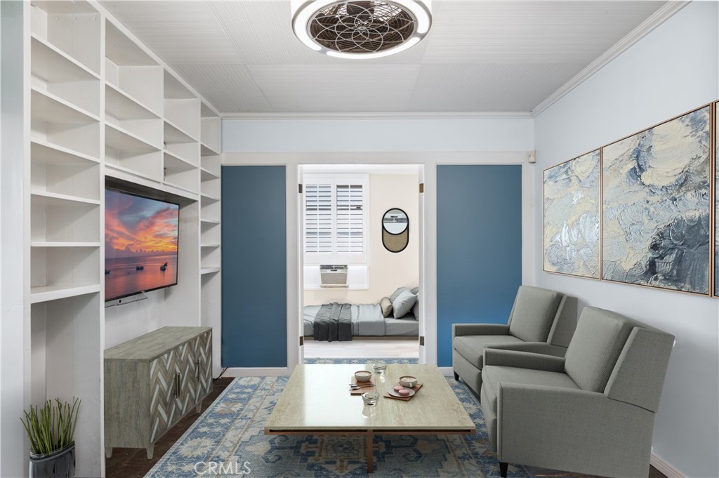 2025 Cloverfield Boulevard, Unit C Santa Monica, CA 90404 - Photo 8 of 36 a living room with furniture and a table