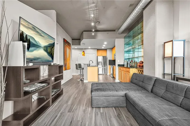 $249,000 | 250 Pharr Road Northeast, Unit 402, Atlanta, GA 30305