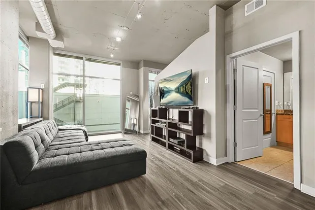 $249,000 | 250 Pharr Road Northeast, Unit 402, Atlanta, GA 30305