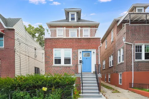 a picture of a park with an bench
