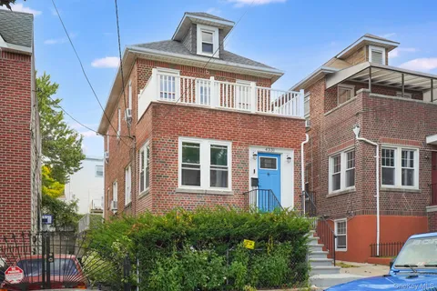 a picture of a park with an bench