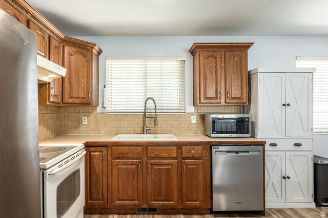 10574 South Crocus Street Sandy, UT 84094 - Photo 7 of 29
