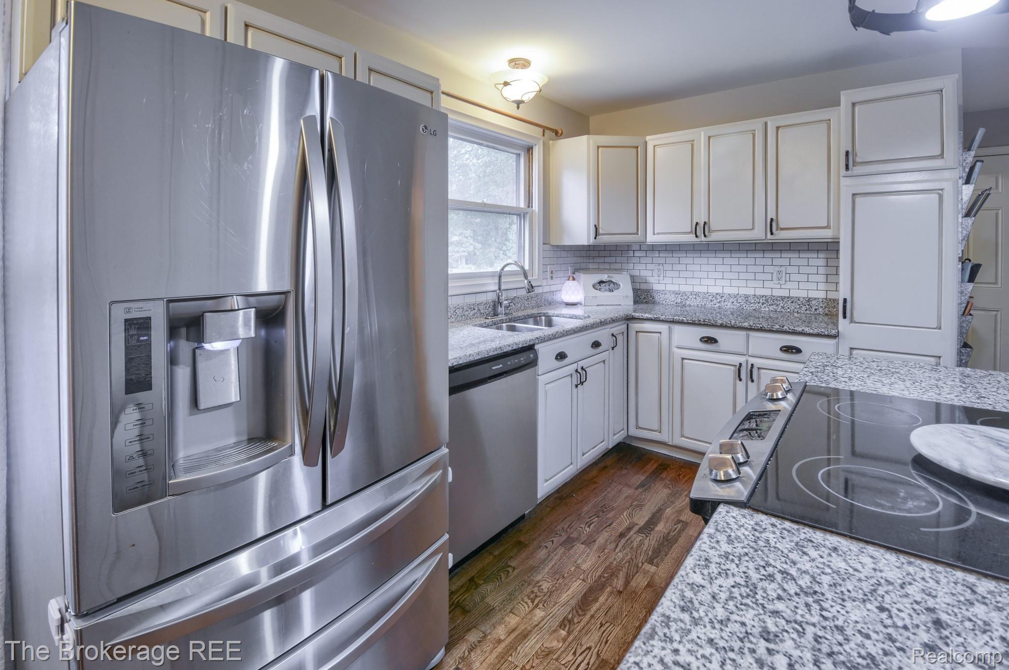 6121 Kings Shire Road Grand Blanc, MI 48439 - Photo 13 of 42 SD3_5290-HDR(5).jpg