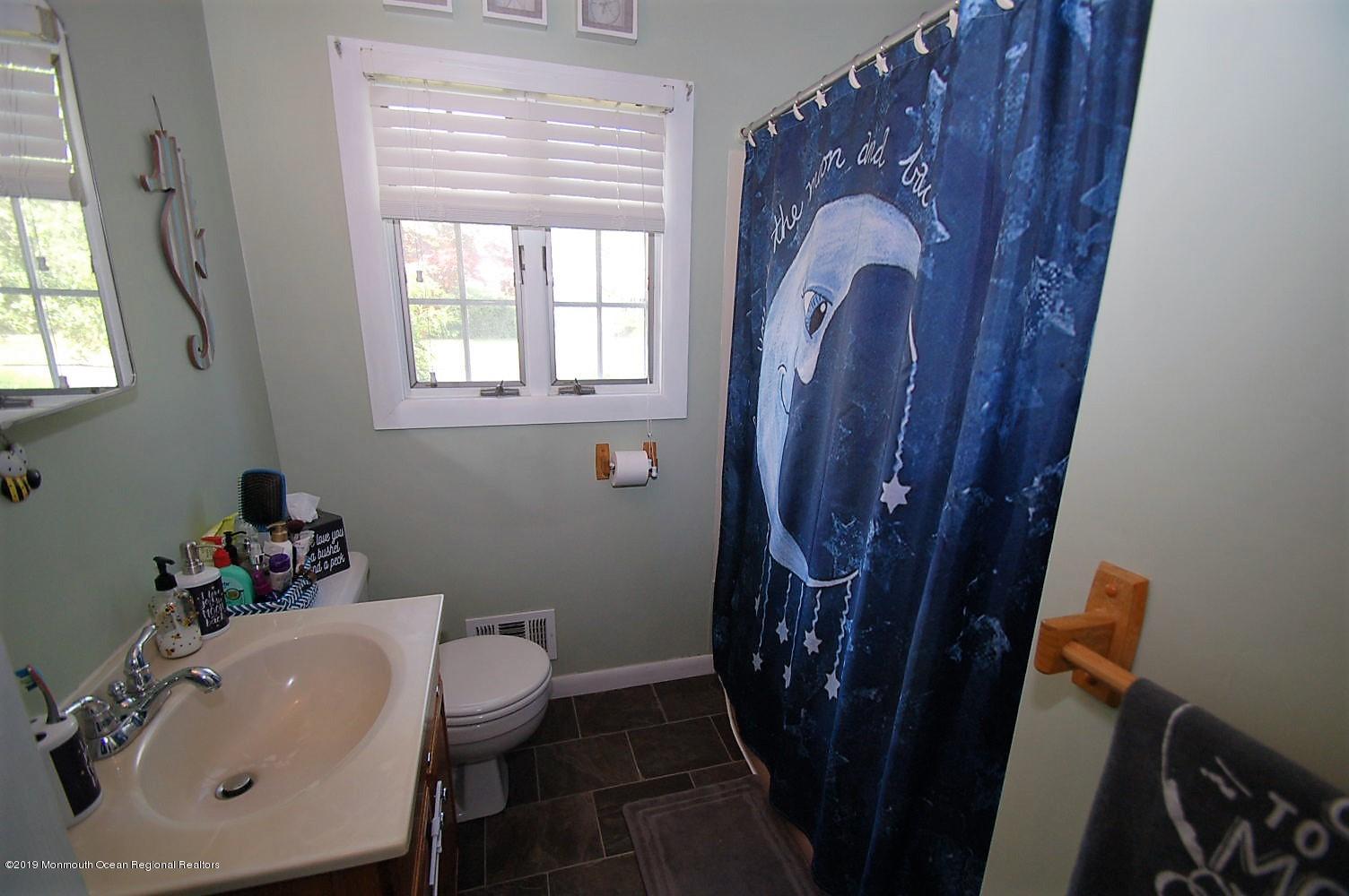 142 Stephan Road Brick, NJ 08724 - Photo 9 of 15 Bath