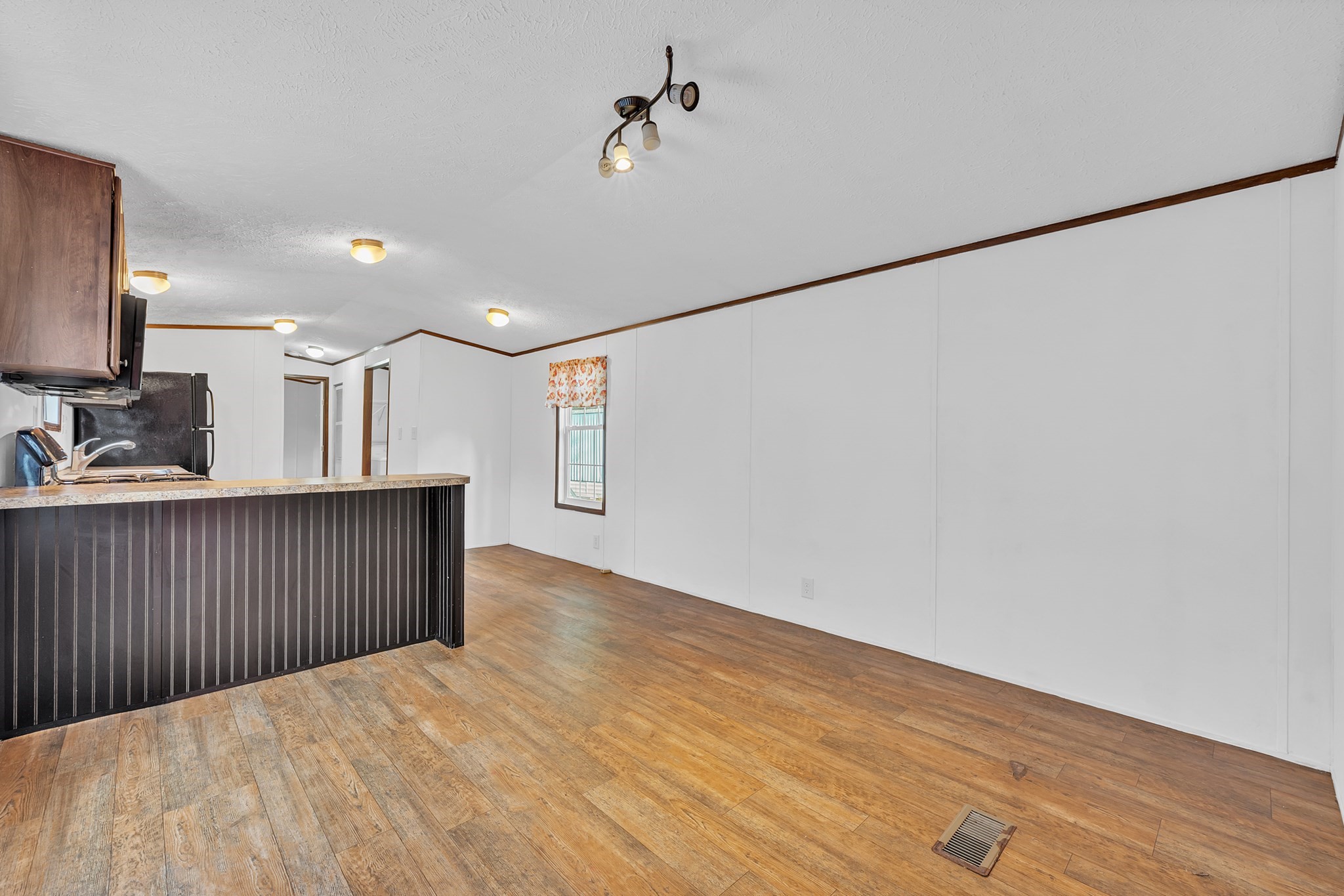557 Southwest Cutoff, Unit 67 Worcester, MA 01607 - Photo 5 of 15 Gallery Image 5