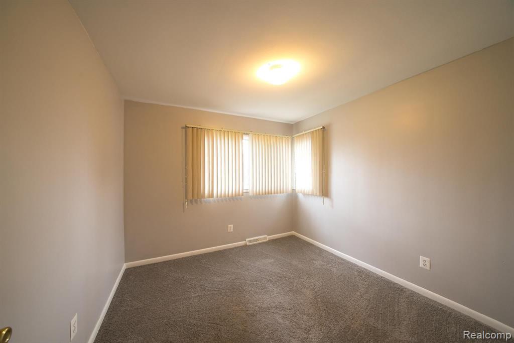 20710 Westhampton Avenue Southfield, MI 48075 - Photo 24 of 30