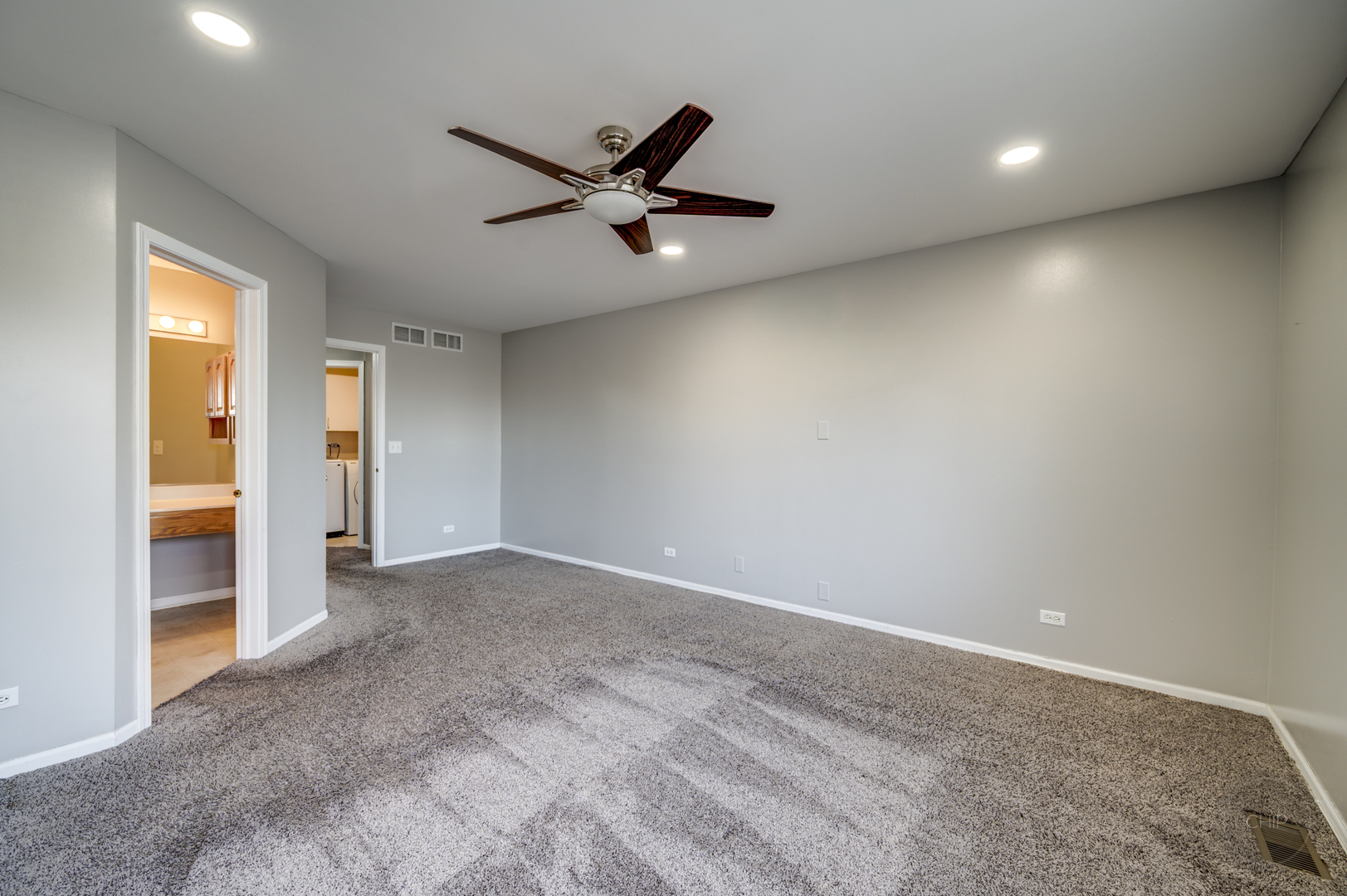 4055 Blackstone Drive, Unit 4055 Aurora, IL 60504 - Photo 20 of 43 an empty room with closet and a window
