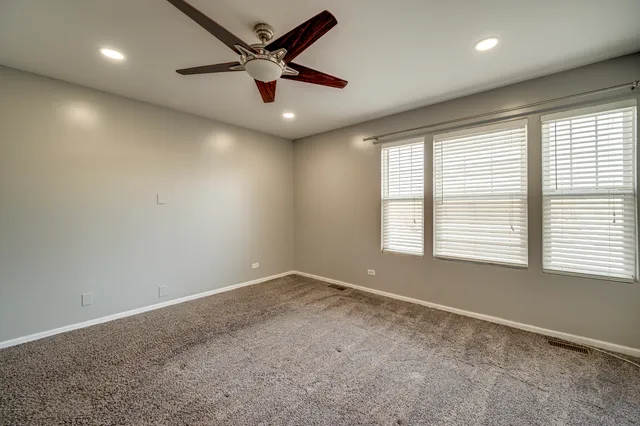 $2,650 | 4055 Blackstone Drive, Unit 4055, Aurora, IL 60504