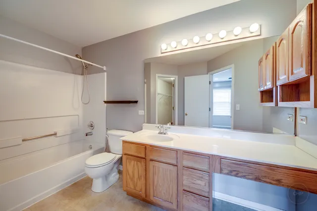 $2,650 | 4055 Blackstone Drive, Unit 4055, Aurora, IL 60504