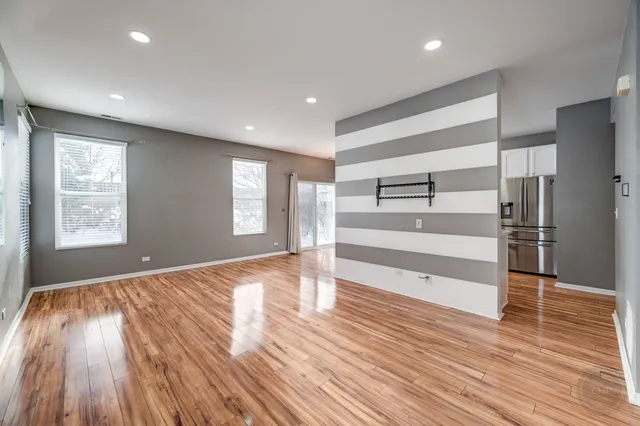 $2,650 | 4055 Blackstone Drive, Unit 4055, Aurora, IL 60504