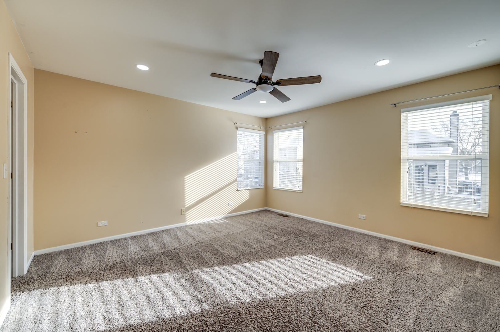 4055 Blackstone Drive, Unit 4055 Aurora, IL 60504 - Photo 32 of 43 a view of an empty room and window