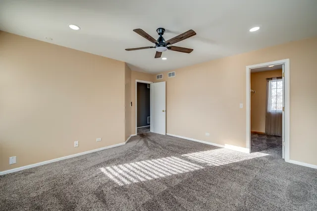 $2,650 | 4055 Blackstone Drive, Unit 4055, Aurora, IL 60504