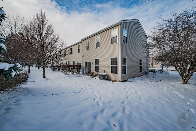 $2,650 | 4055 Blackstone Drive, Unit 4055, Aurora, IL 60504