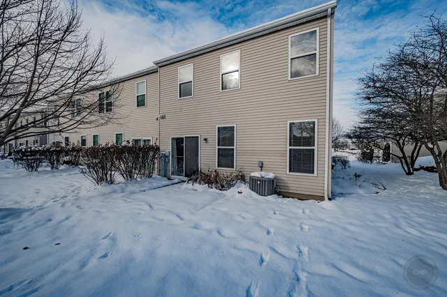 $2,650 | 4055 Blackstone Drive, Unit 4055, Aurora, IL 60504