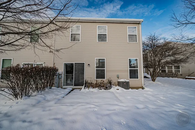 $2,650 | 4055 Blackstone Drive, Unit 4055, Aurora, IL 60504