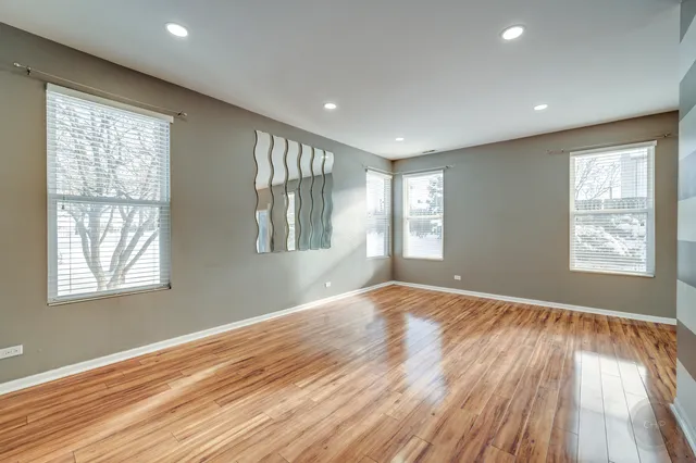 $2,650 | 4055 Blackstone Drive, Unit 4055, Aurora, IL 60504