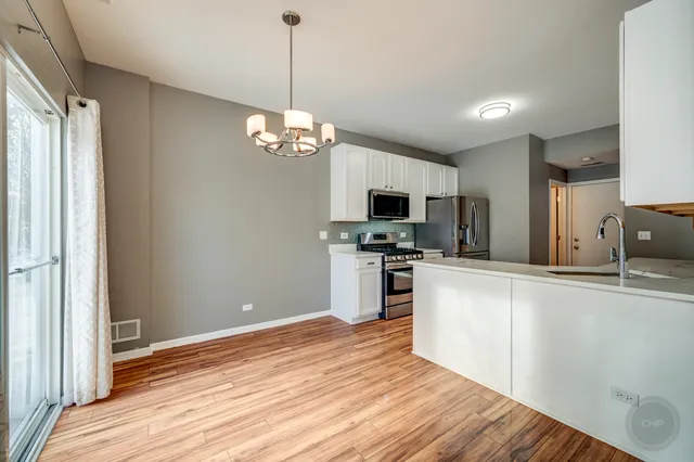 $2,650 | 4055 Blackstone Drive, Unit 4055, Aurora, IL 60504