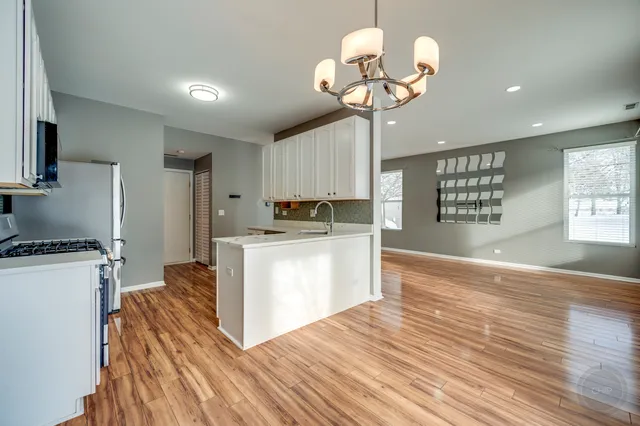 $2,650 | 4055 Blackstone Drive, Unit 4055, Aurora, IL 60504