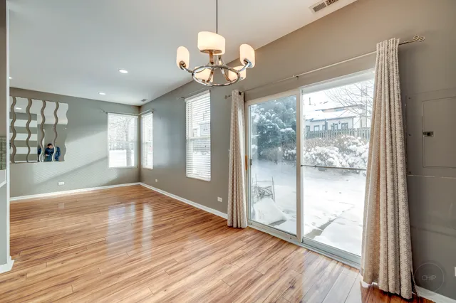 $2,650 | 4055 Blackstone Drive, Unit 4055, Aurora, IL 60504