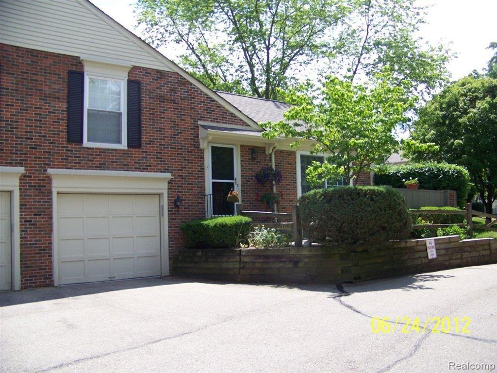 1493 Carriage Lane, Unit 16 Rochester, MI 48306 - Photo 11 of 11 19.jpg